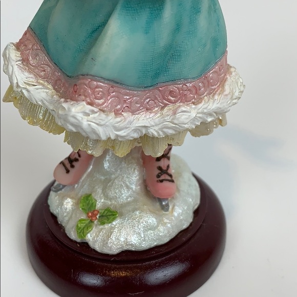 ADORABLE ICE SKATING ANGEL FIGURINE 6” - Picture 5 of 7